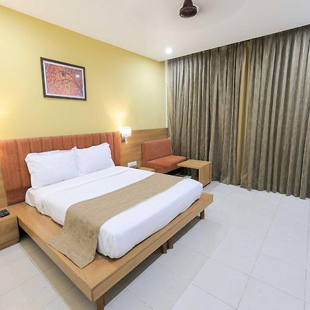 Palette Hotel Surya Vadodara Luaran gambar