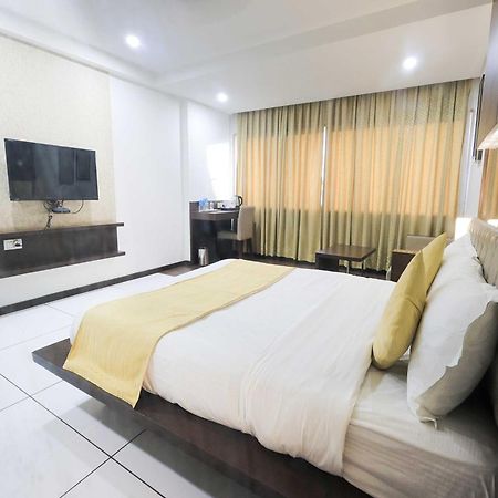 Palette Hotel Surya Vadodara Luaran gambar