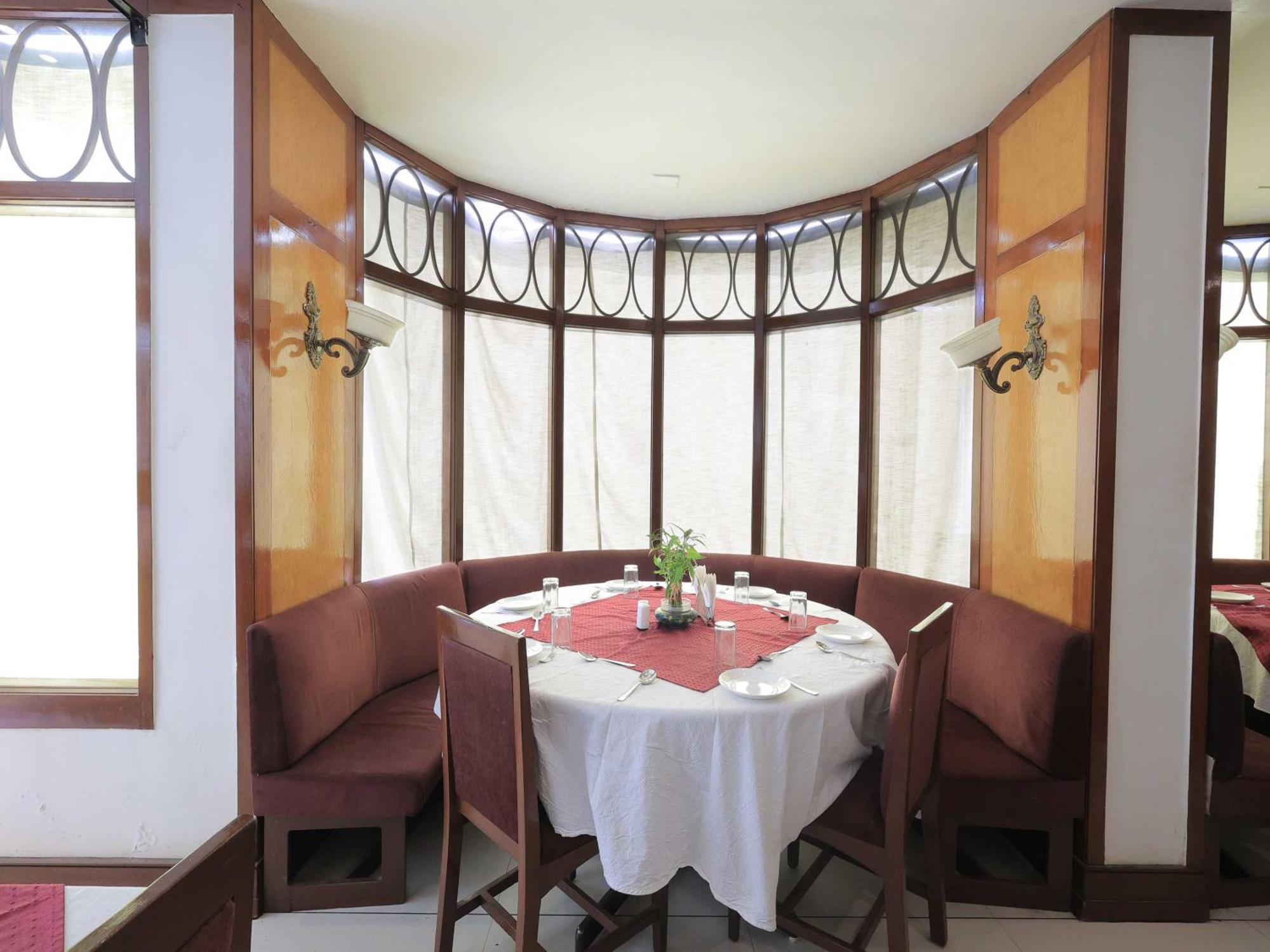 Palette Hotel Surya Vadodara Luaran gambar