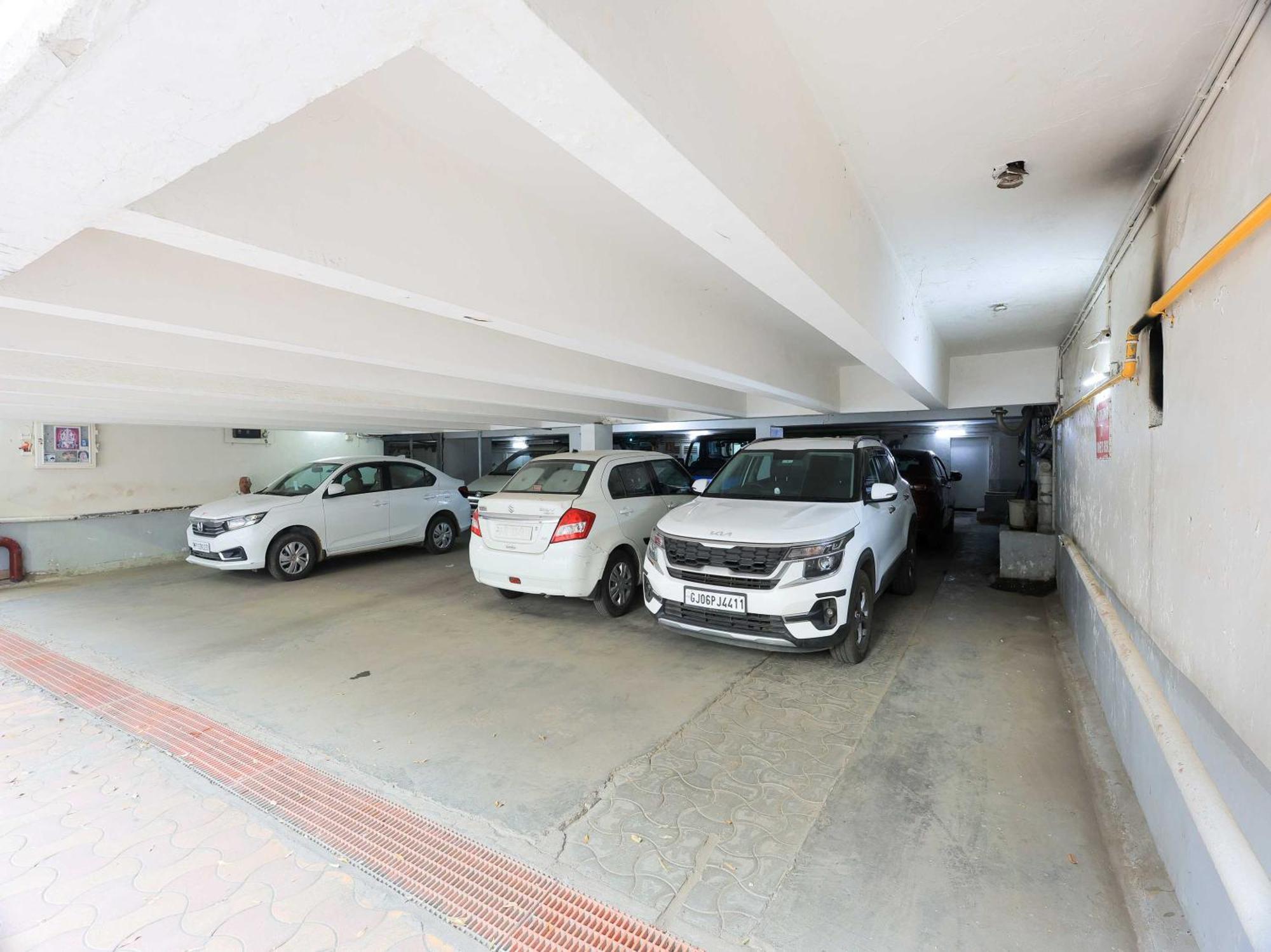 Palette Hotel Surya Vadodara Luaran gambar