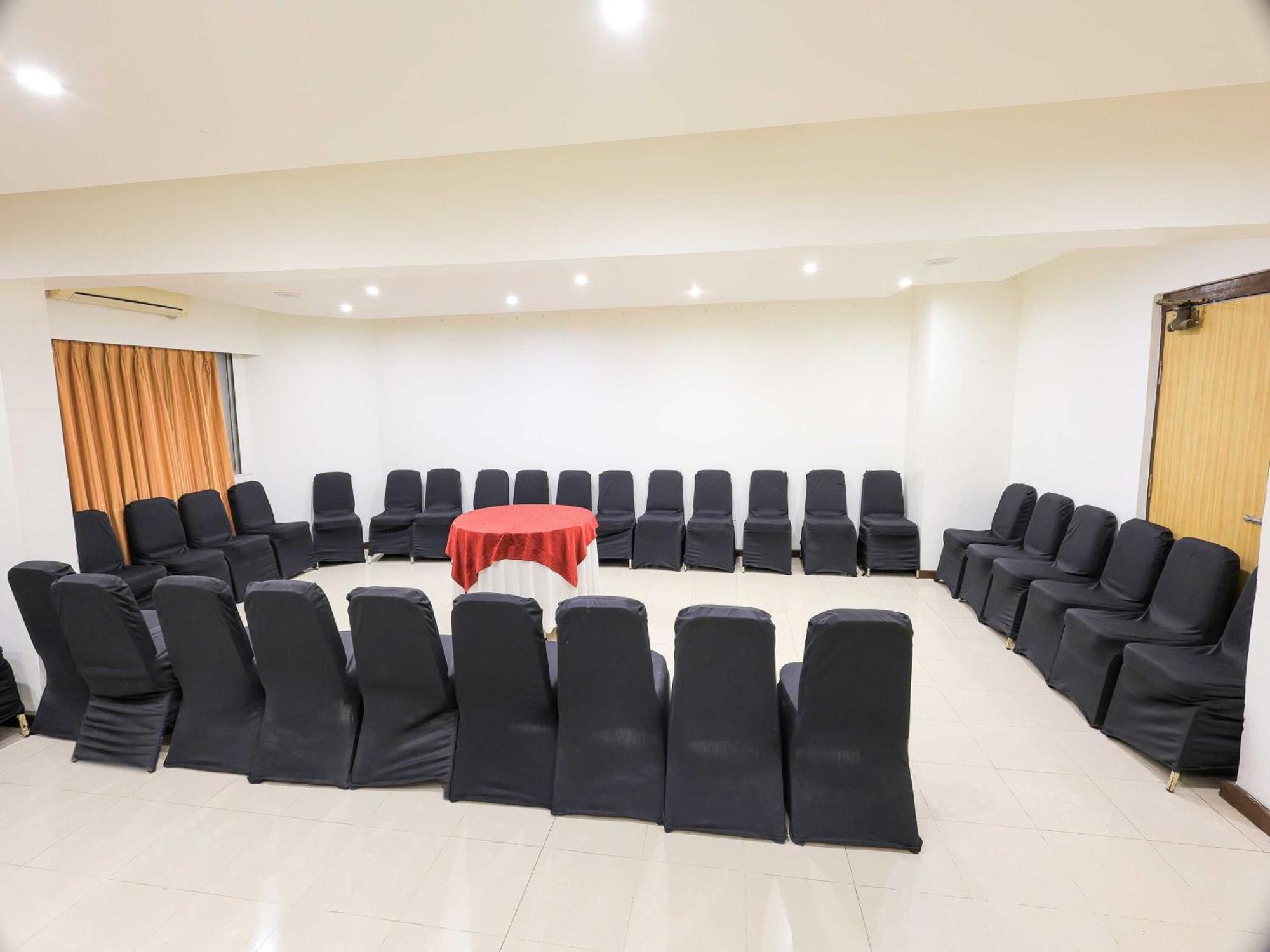 Palette Hotel Surya Vadodara Luaran gambar