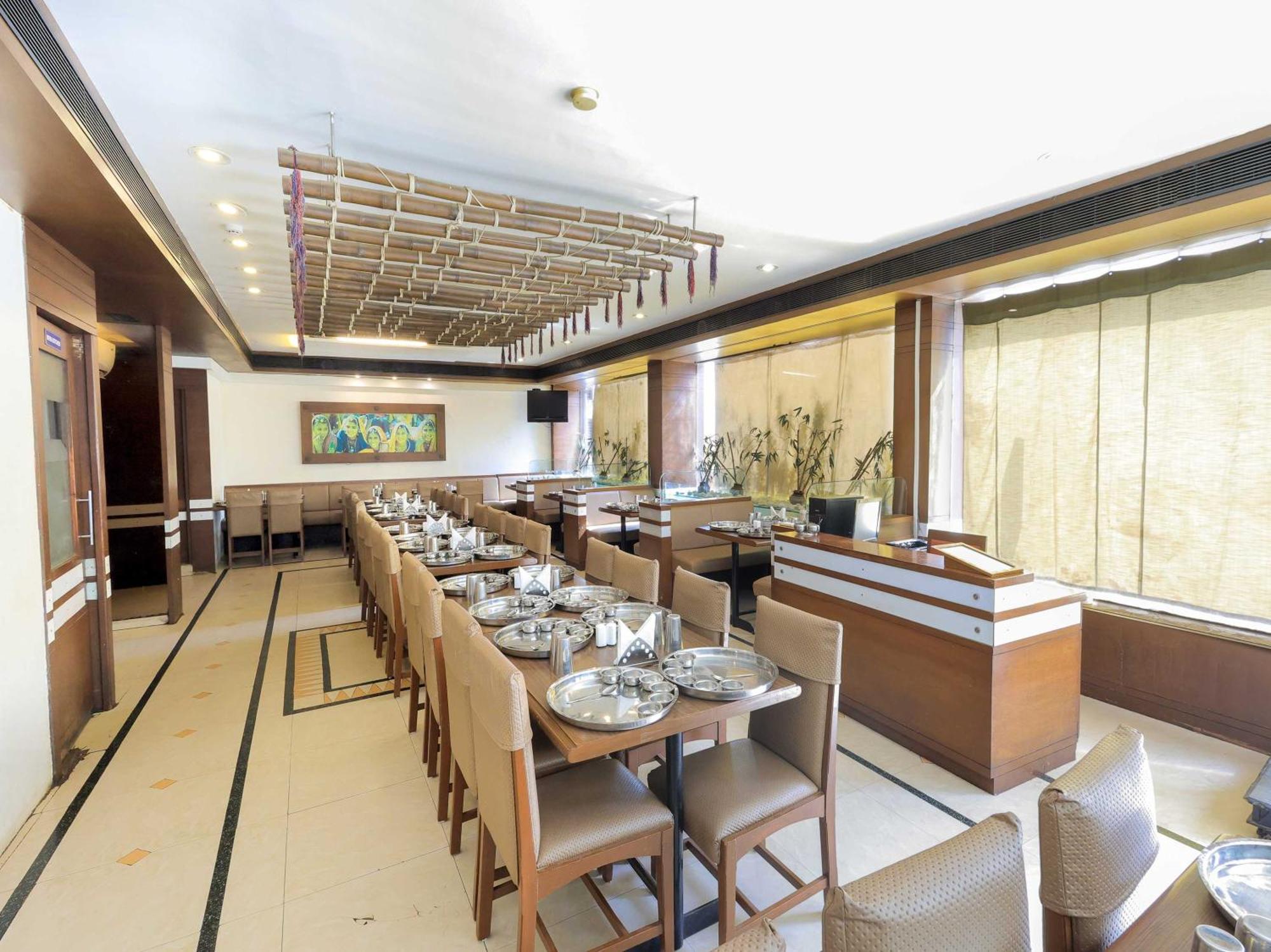 Palette Hotel Surya Vadodara Luaran gambar