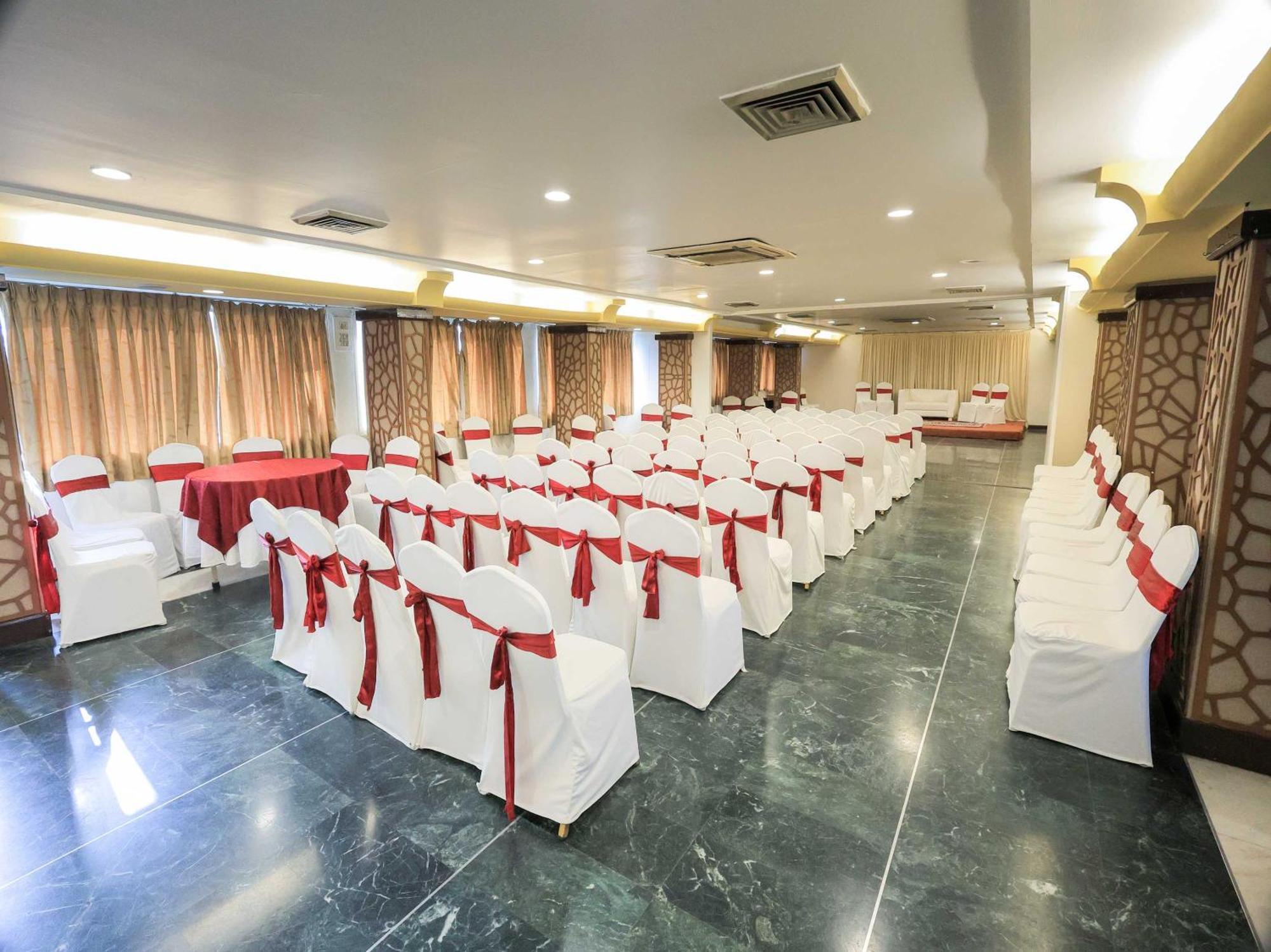 Palette Hotel Surya Vadodara Luaran gambar