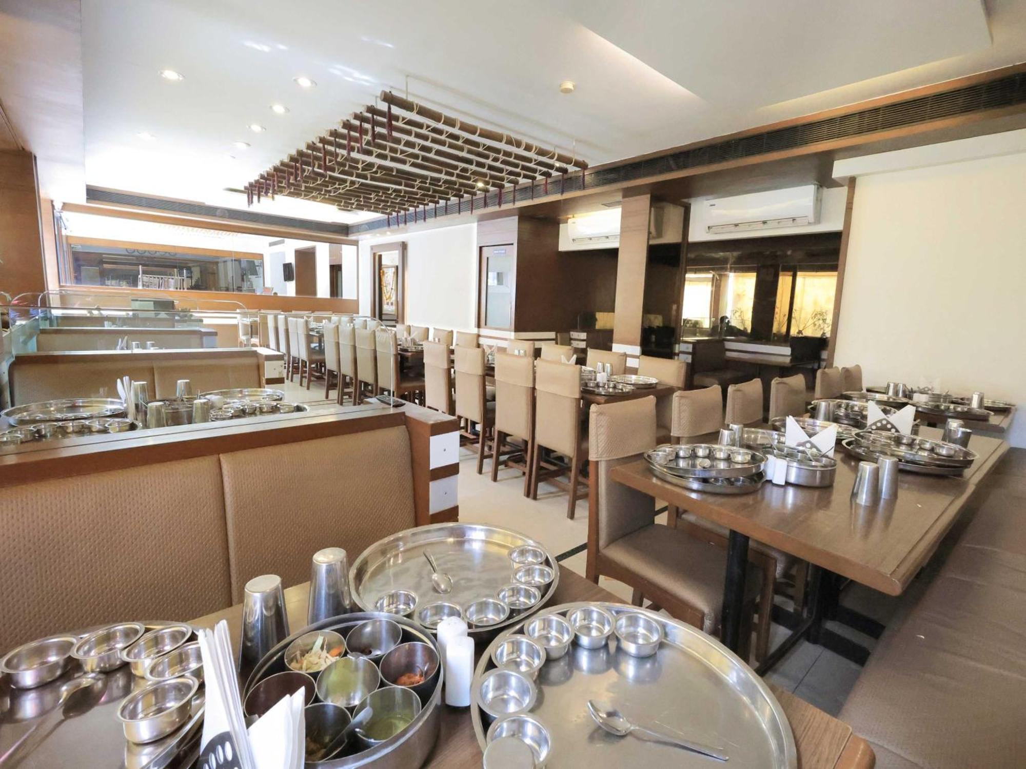 Palette Hotel Surya Vadodara Luaran gambar