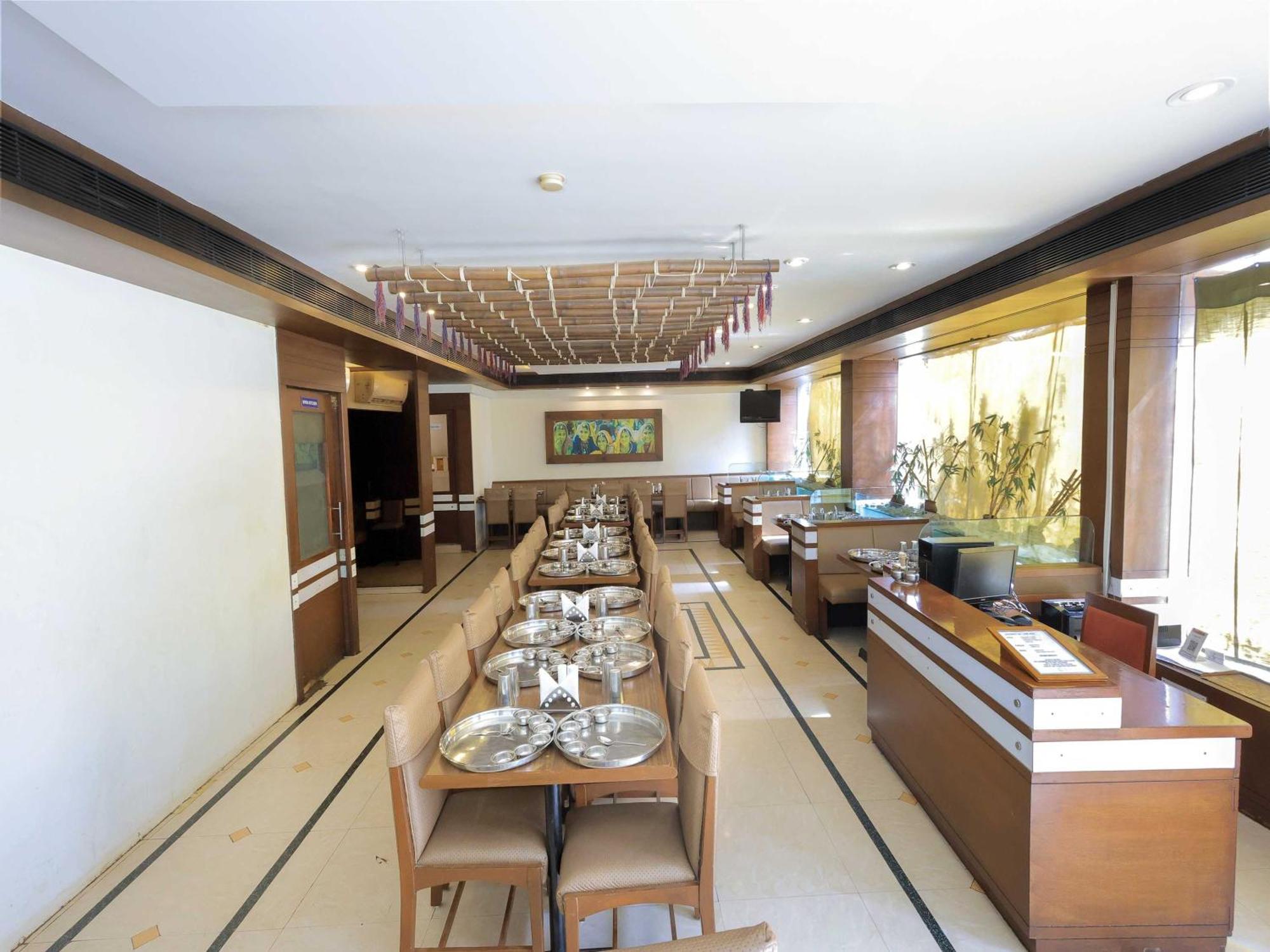 Palette Hotel Surya Vadodara Luaran gambar