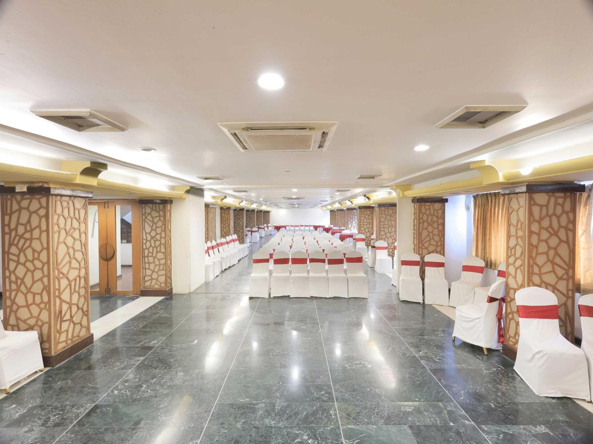 Palette Hotel Surya Vadodara Luaran gambar