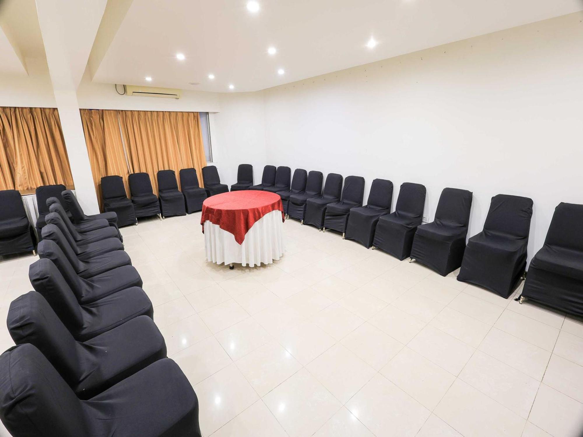 Palette Hotel Surya Vadodara Luaran gambar