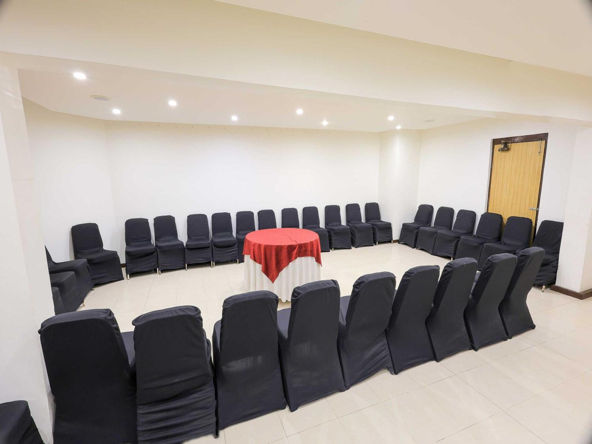 Palette Hotel Surya Vadodara Luaran gambar