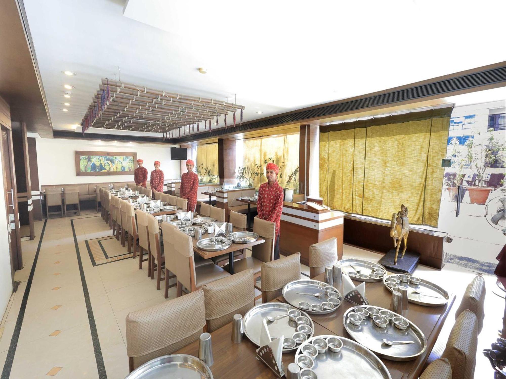 Palette Hotel Surya Vadodara Luaran gambar