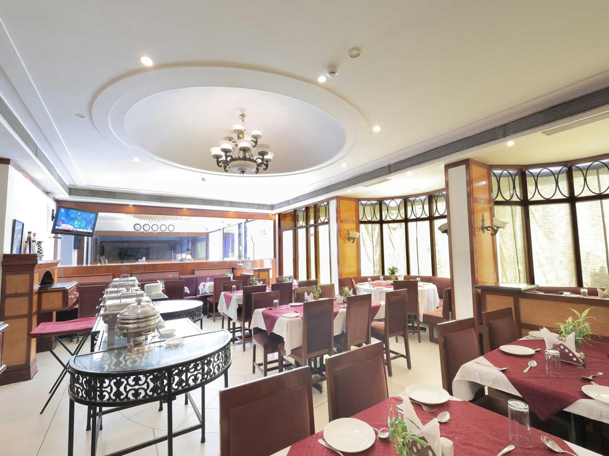 Palette Hotel Surya Vadodara Luaran gambar