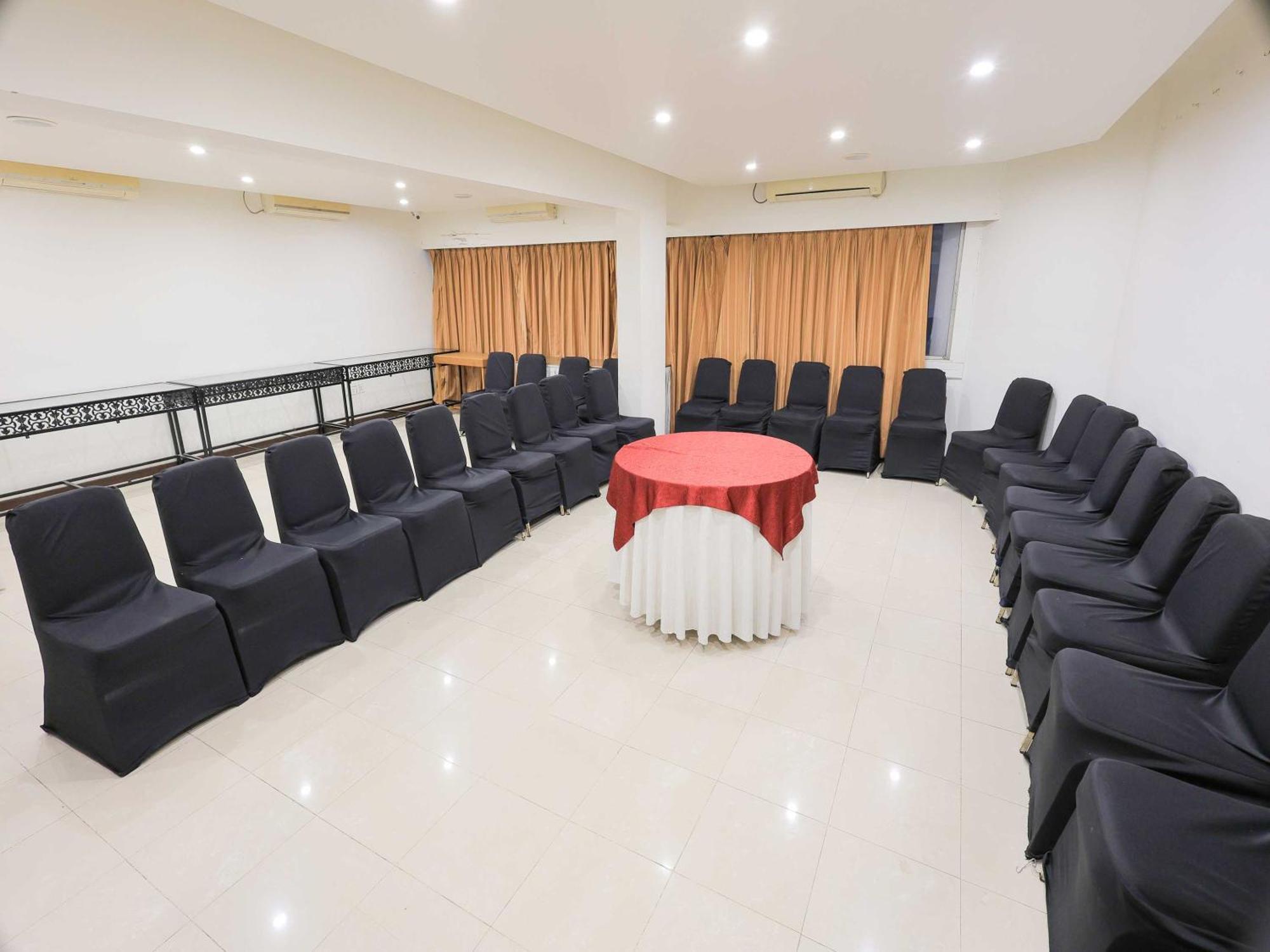 Palette Hotel Surya Vadodara Luaran gambar