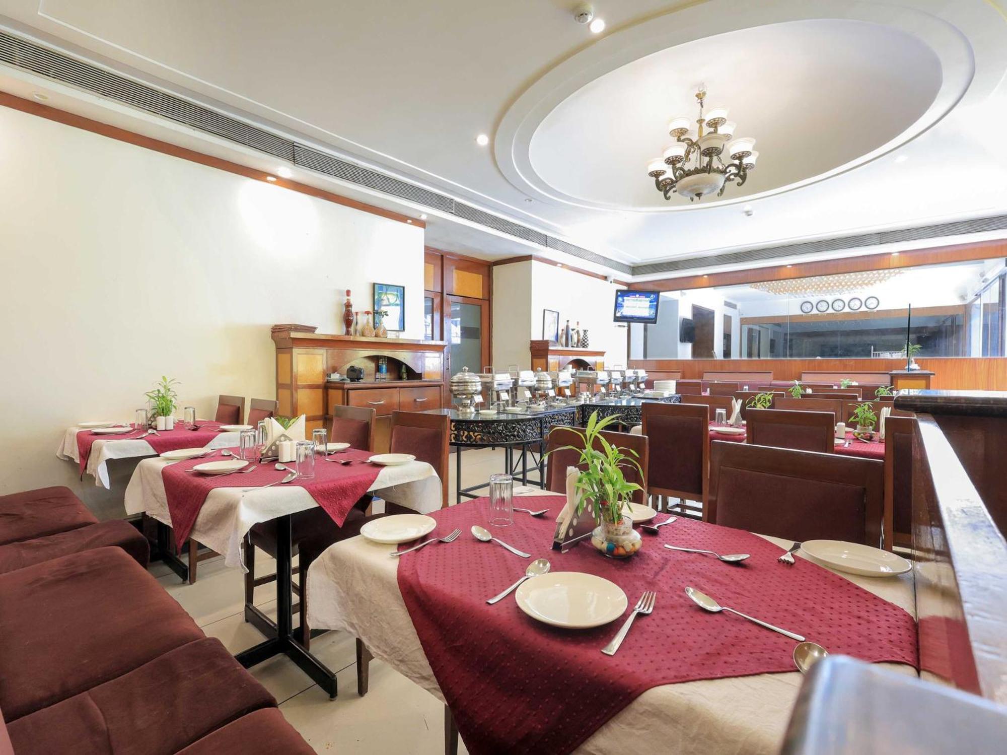Palette Hotel Surya Vadodara Luaran gambar