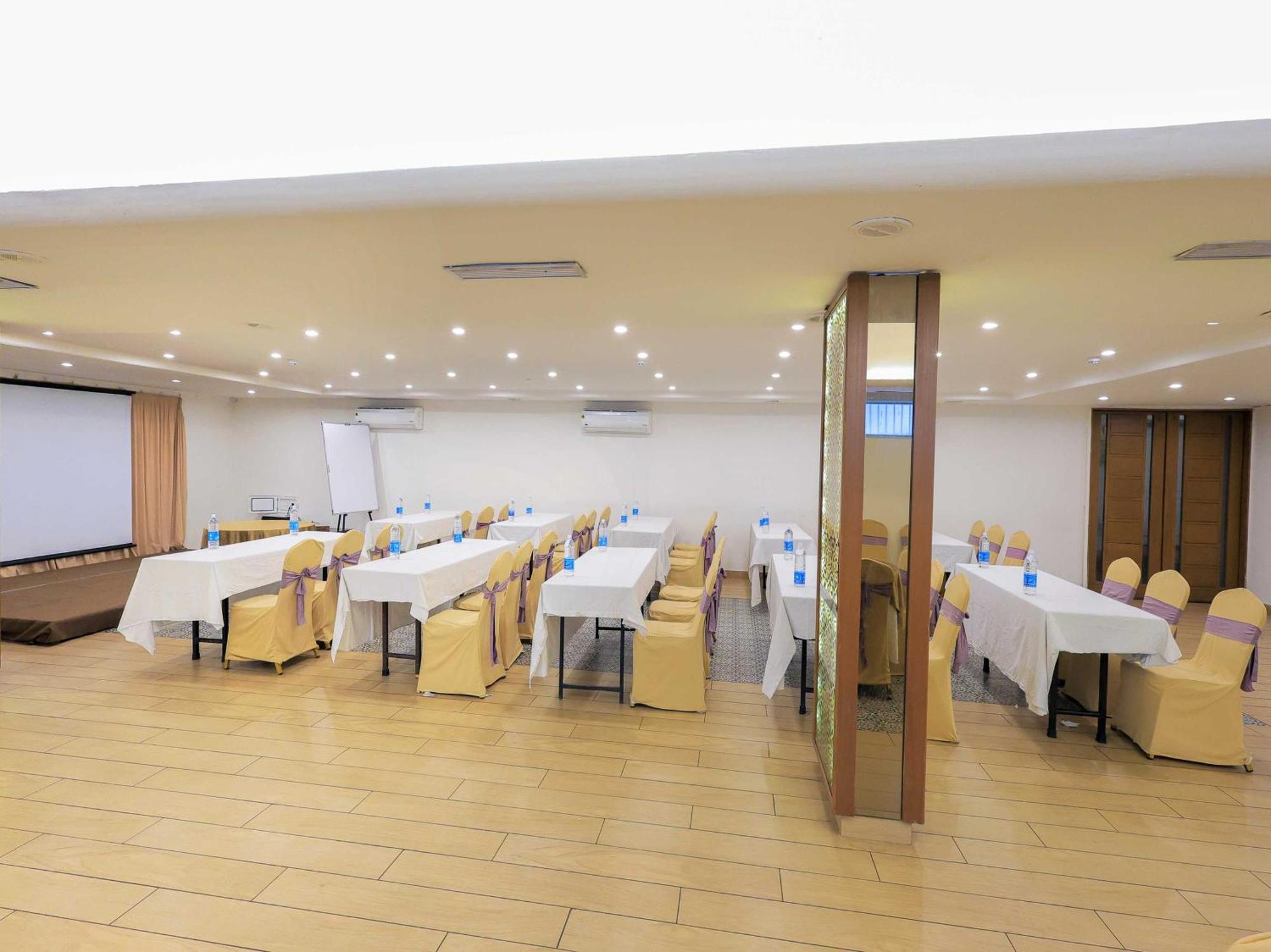 Palette Hotel Surya Vadodara Luaran gambar