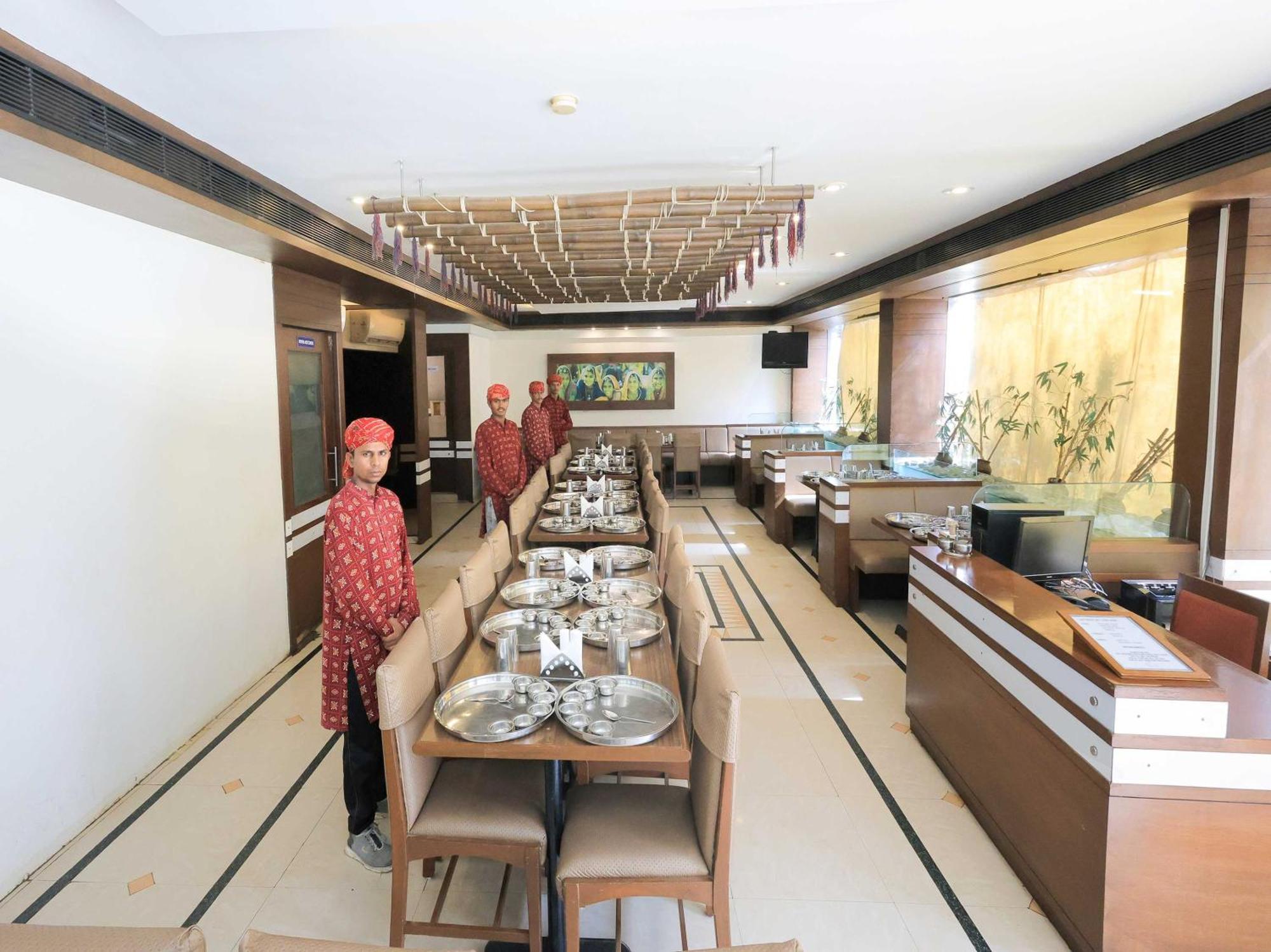 Palette Hotel Surya Vadodara Luaran gambar