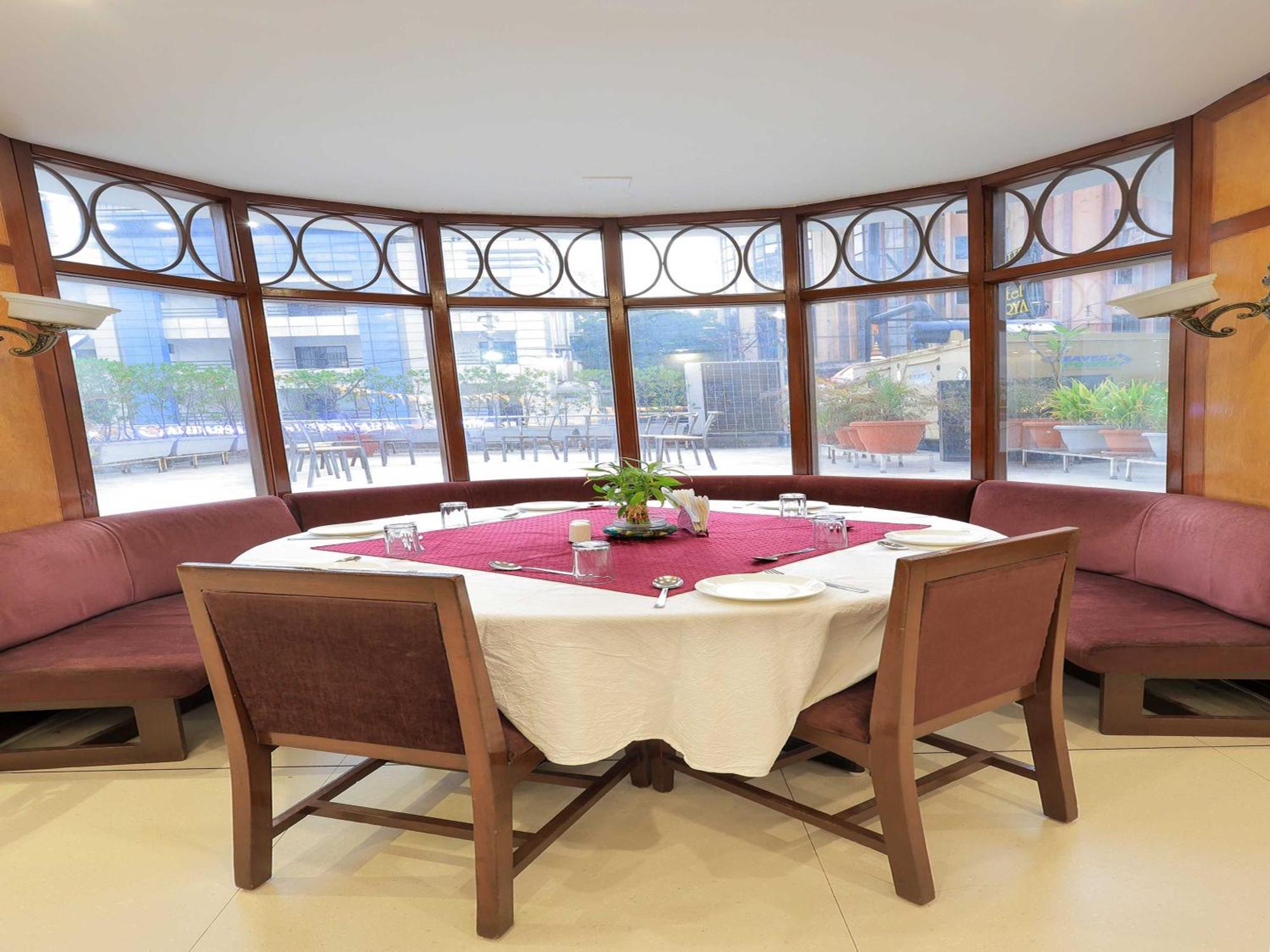 Palette Hotel Surya Vadodara Luaran gambar
