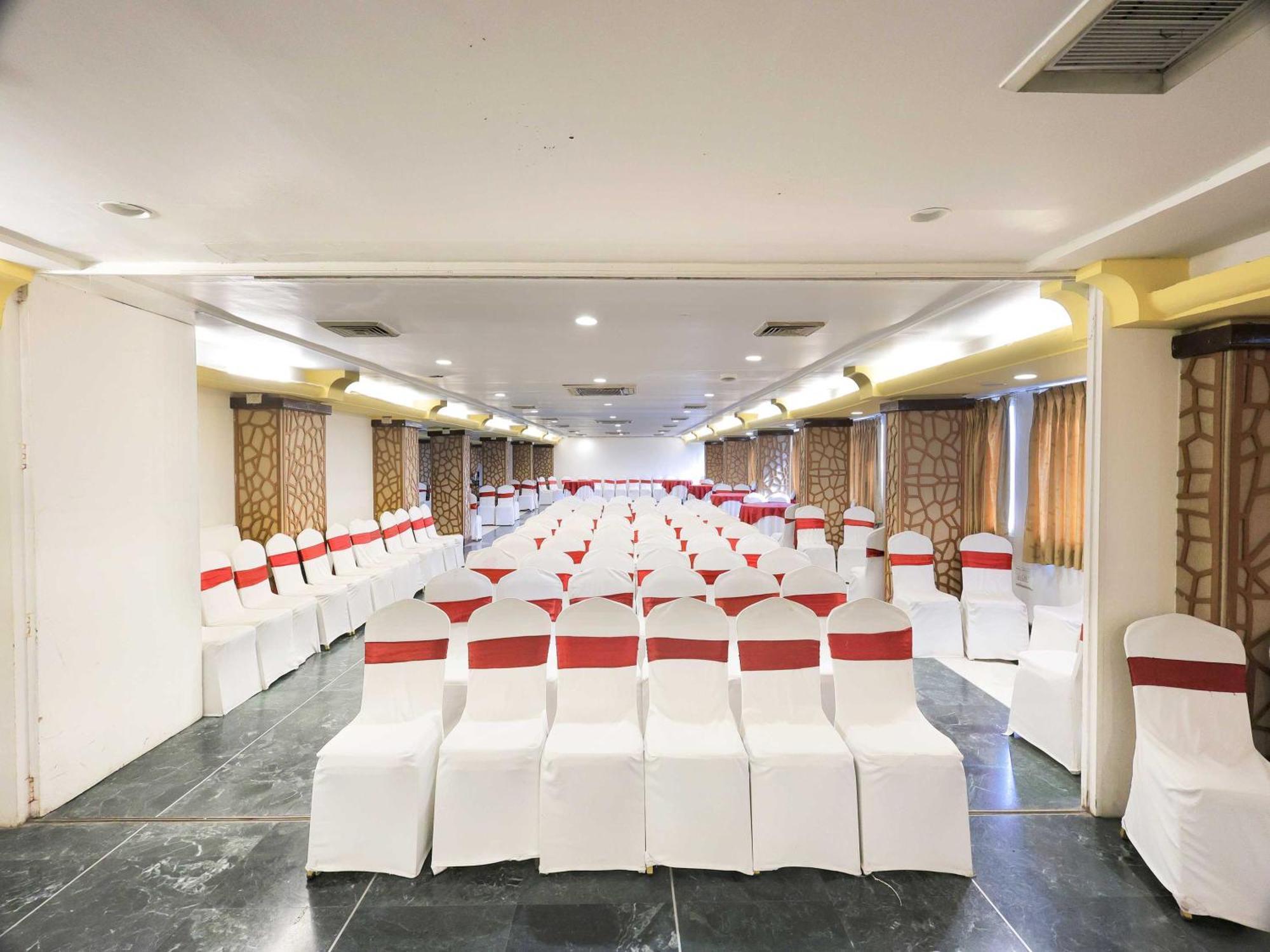 Palette Hotel Surya Vadodara Luaran gambar