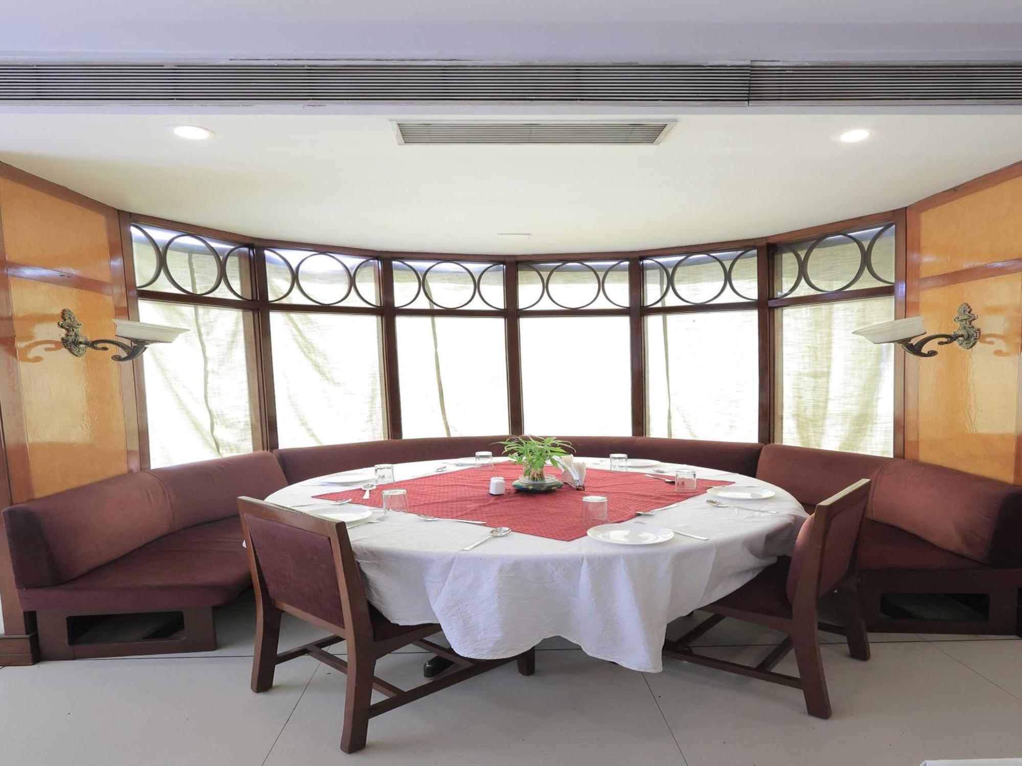 Palette Hotel Surya Vadodara Luaran gambar