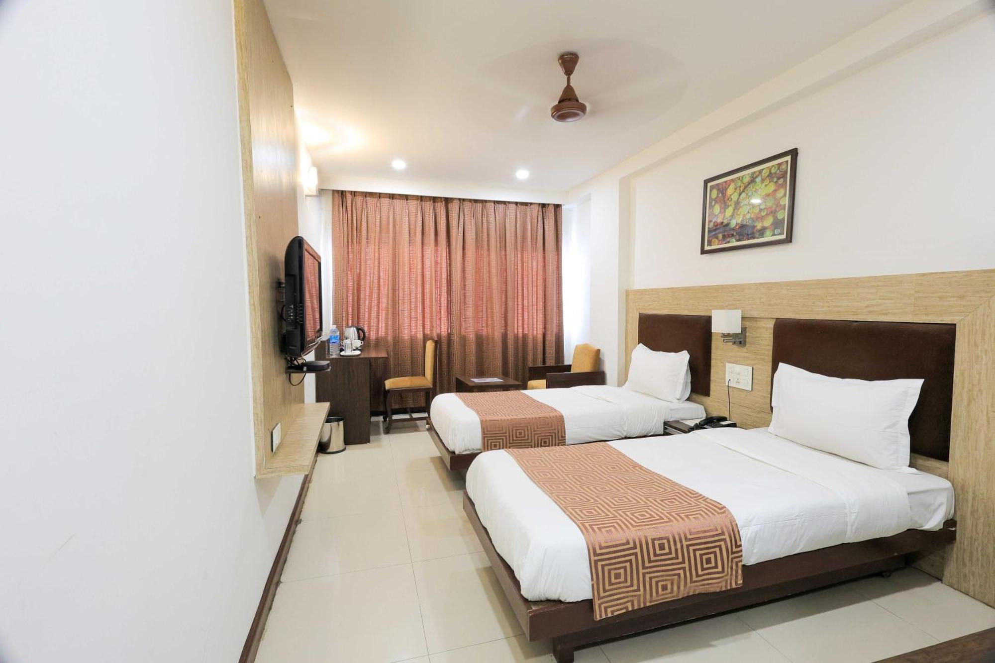 Palette Hotel Surya Vadodara Luaran gambar