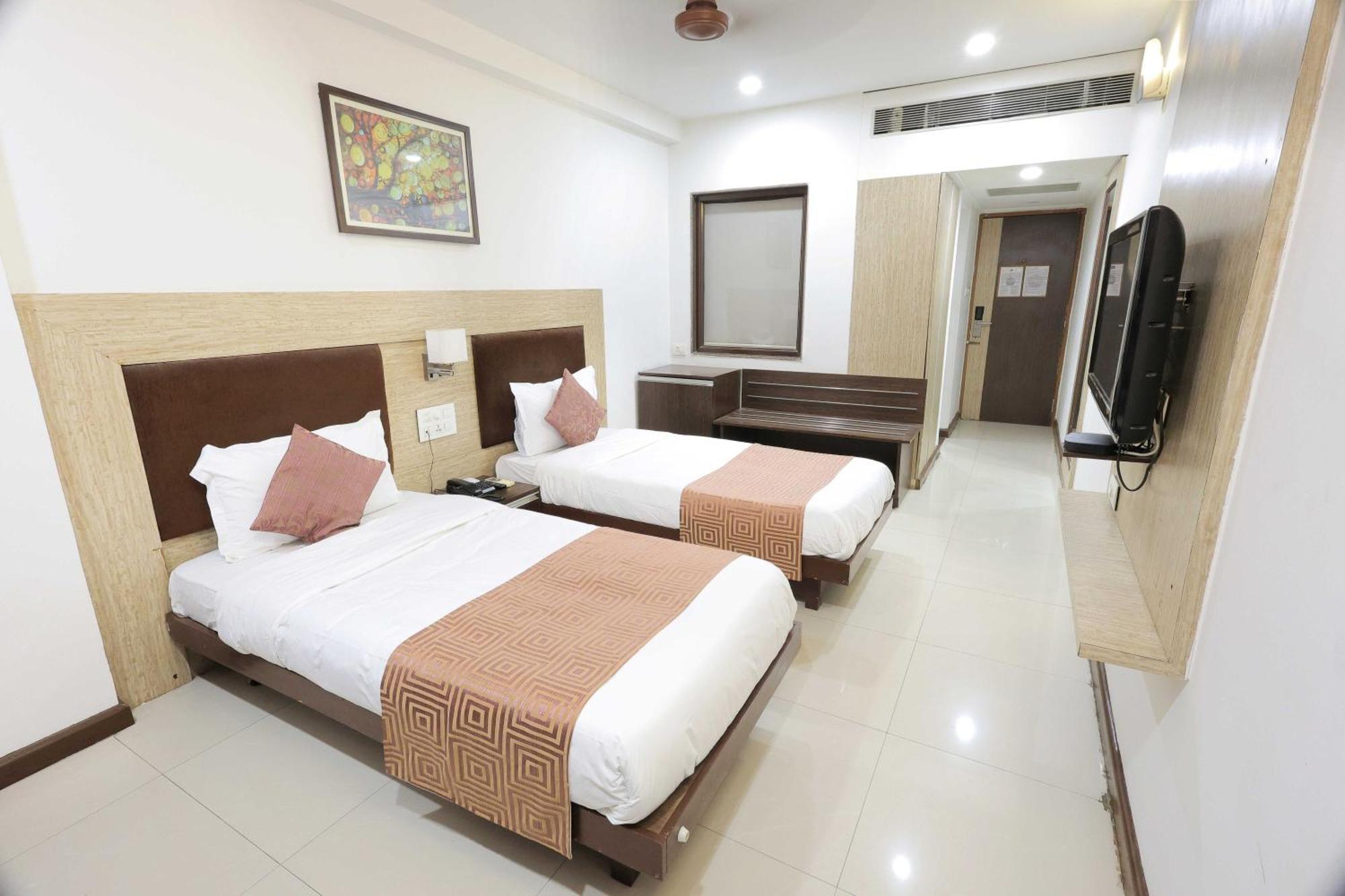 Palette Hotel Surya Vadodara Luaran gambar