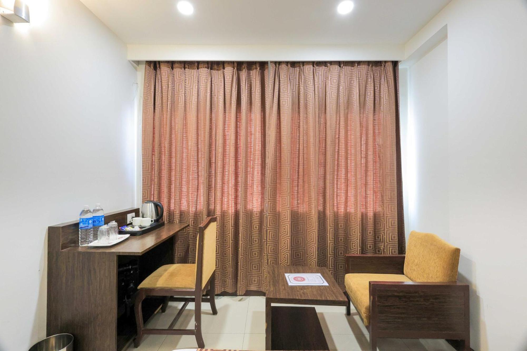 Palette Hotel Surya Vadodara Luaran gambar