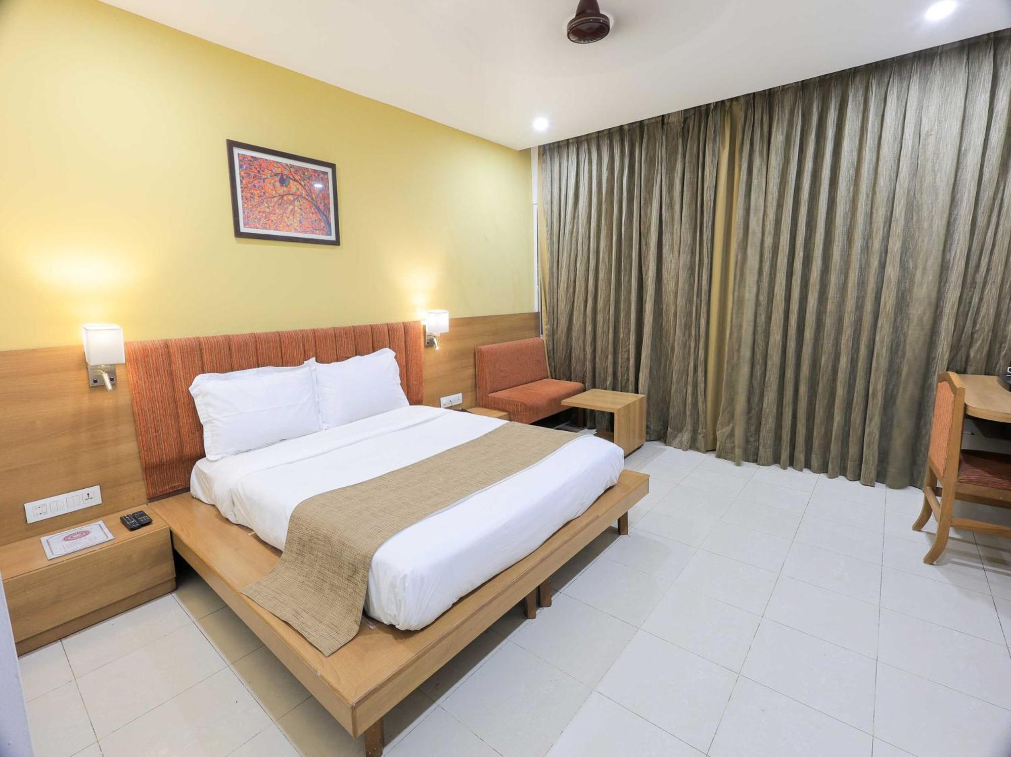 Palette Hotel Surya Vadodara Luaran gambar