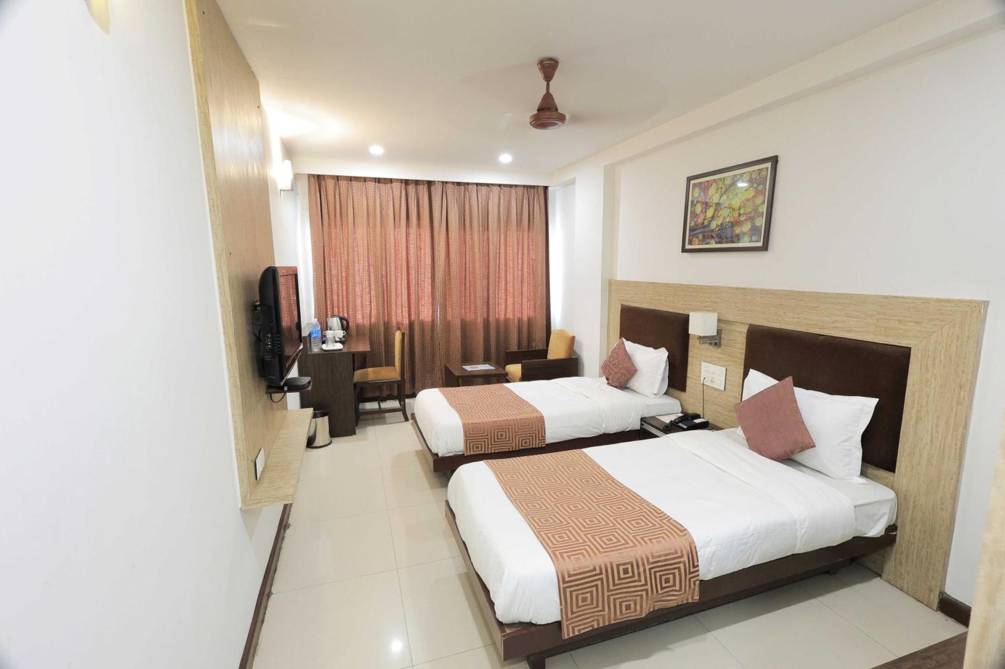 Palette Hotel Surya Vadodara Luaran gambar