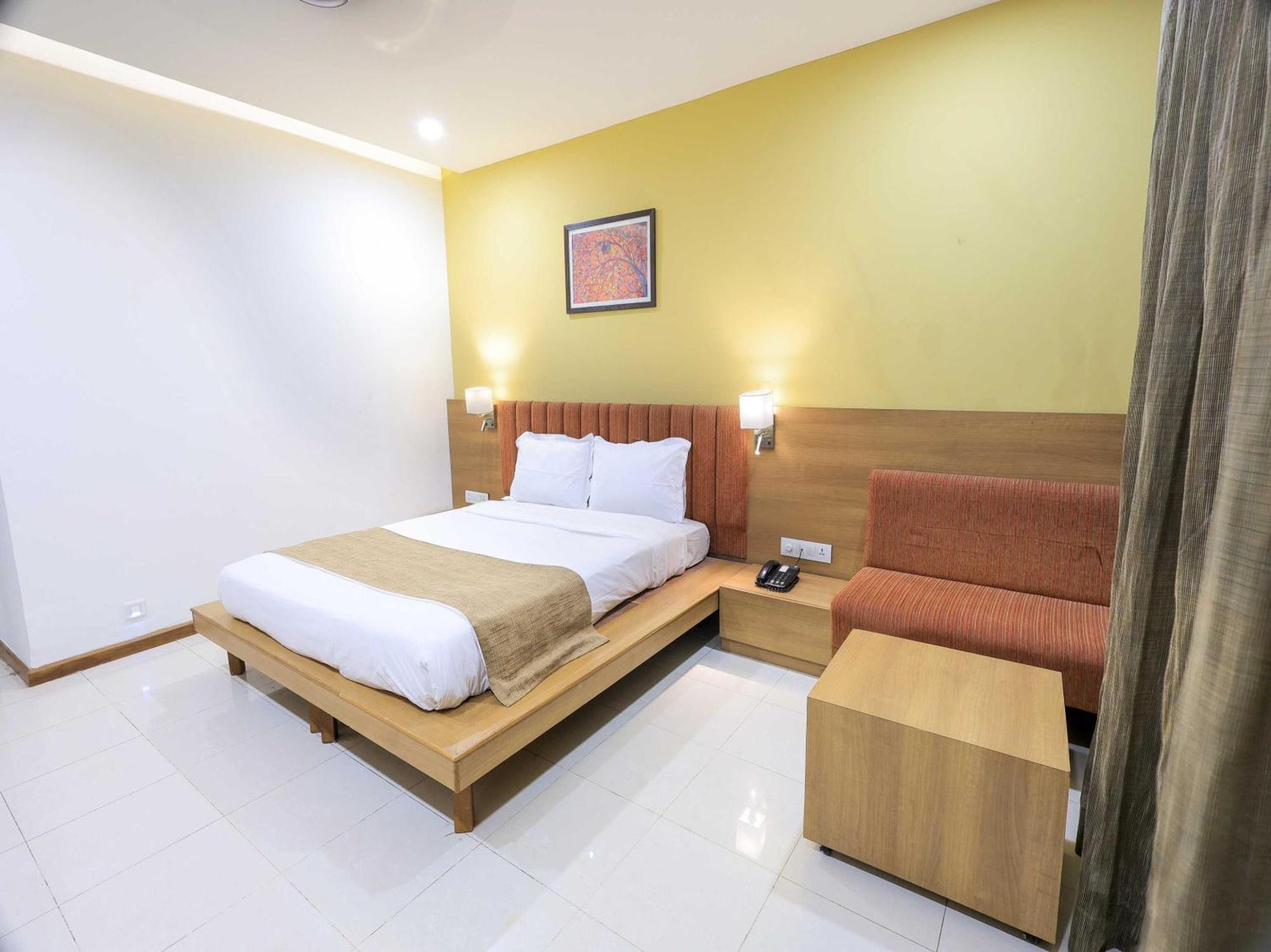 Palette Hotel Surya Vadodara Luaran gambar