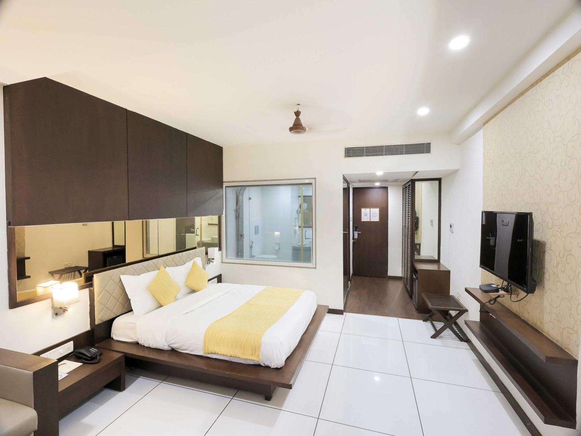 Palette Hotel Surya Vadodara Luaran gambar