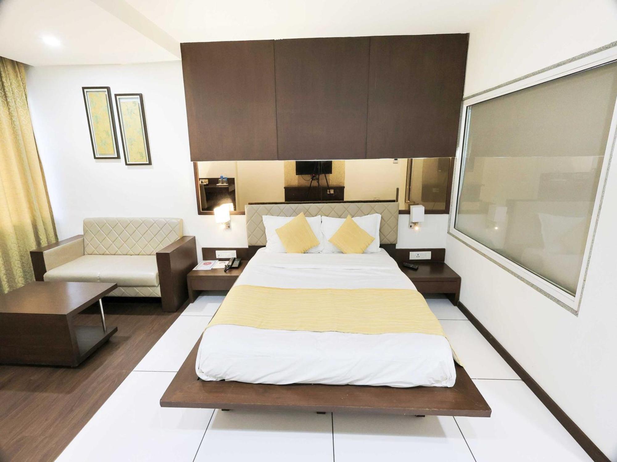 Palette Hotel Surya Vadodara Luaran gambar